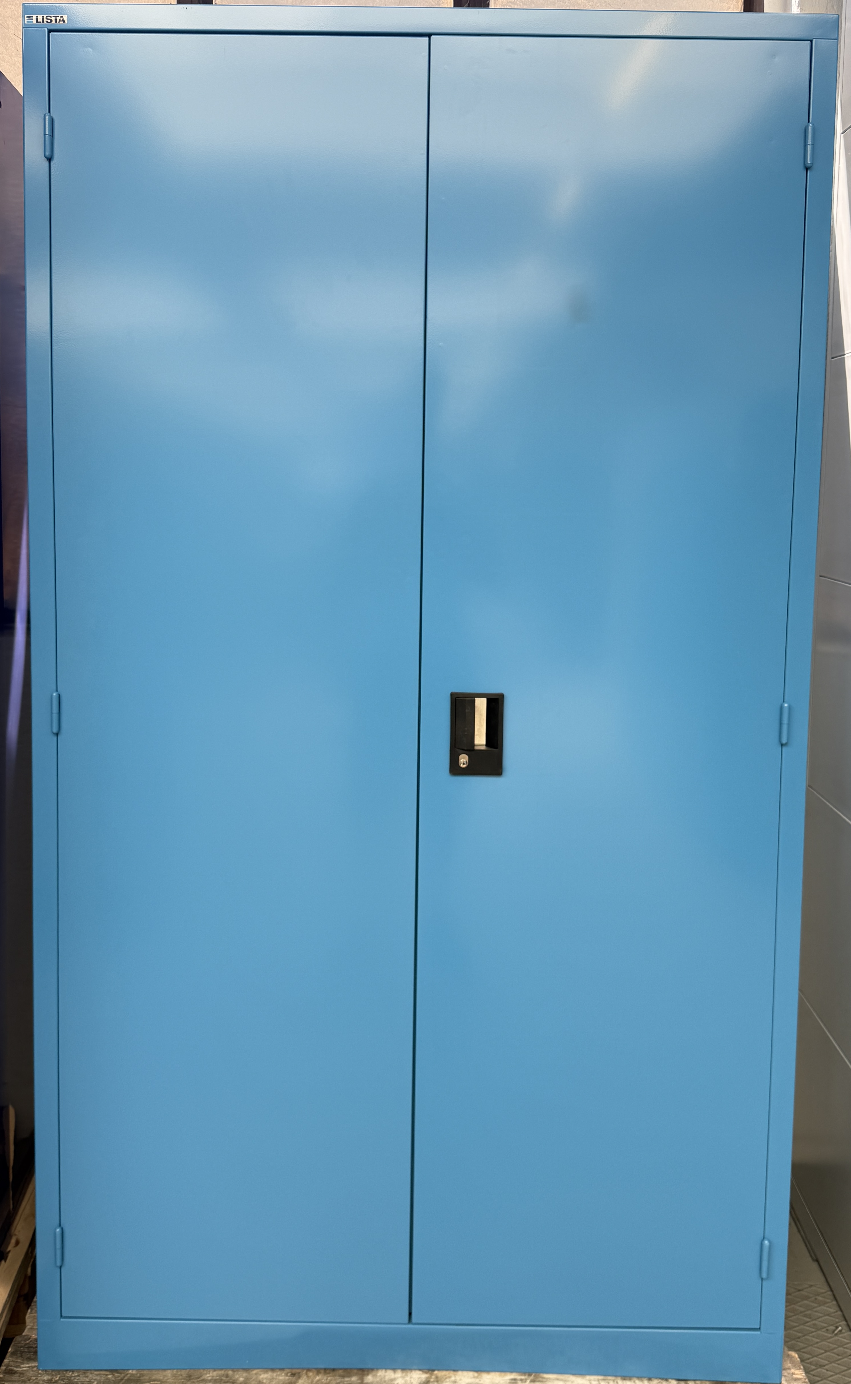 Behälterschrank
