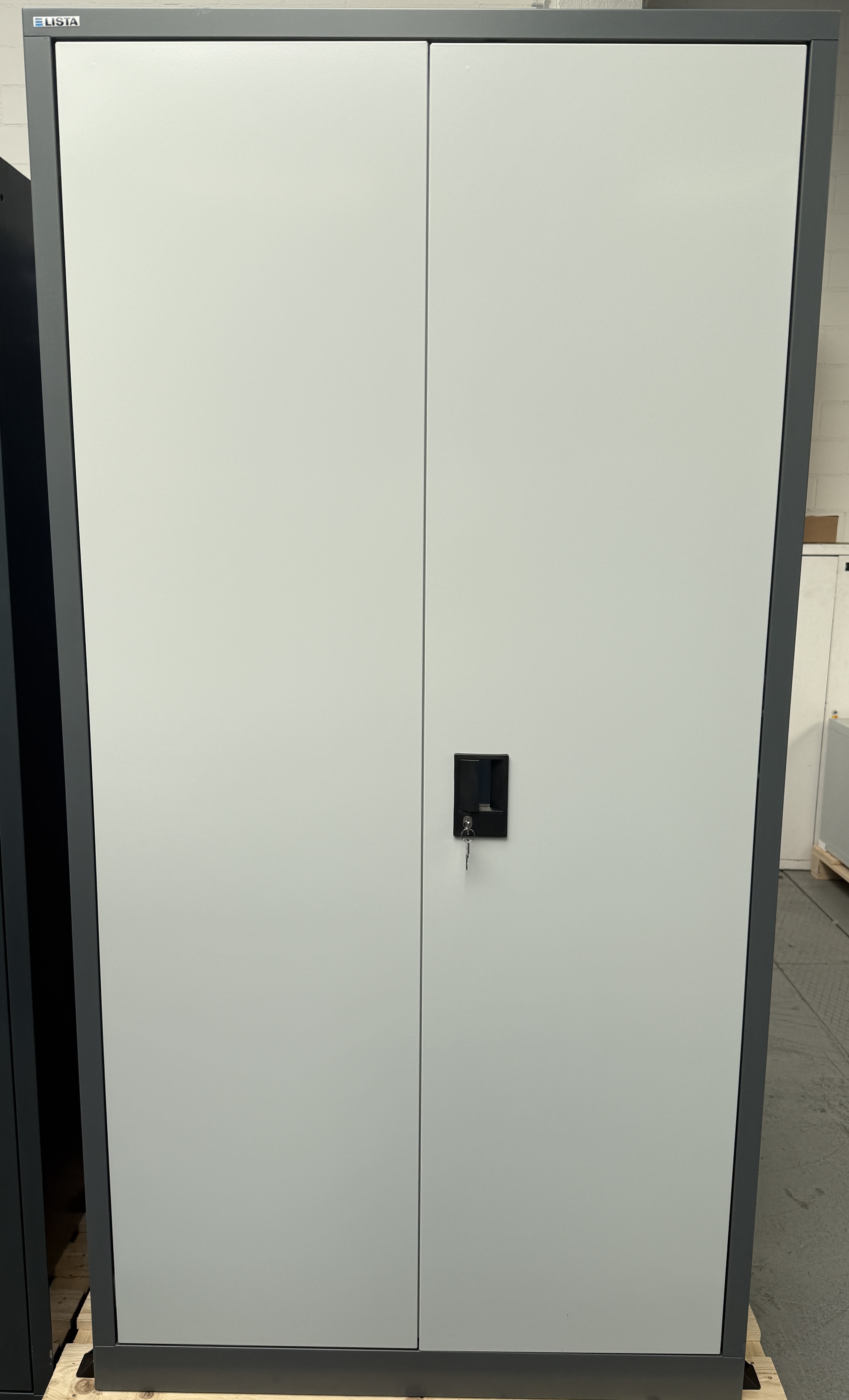 Flügeltürschrank