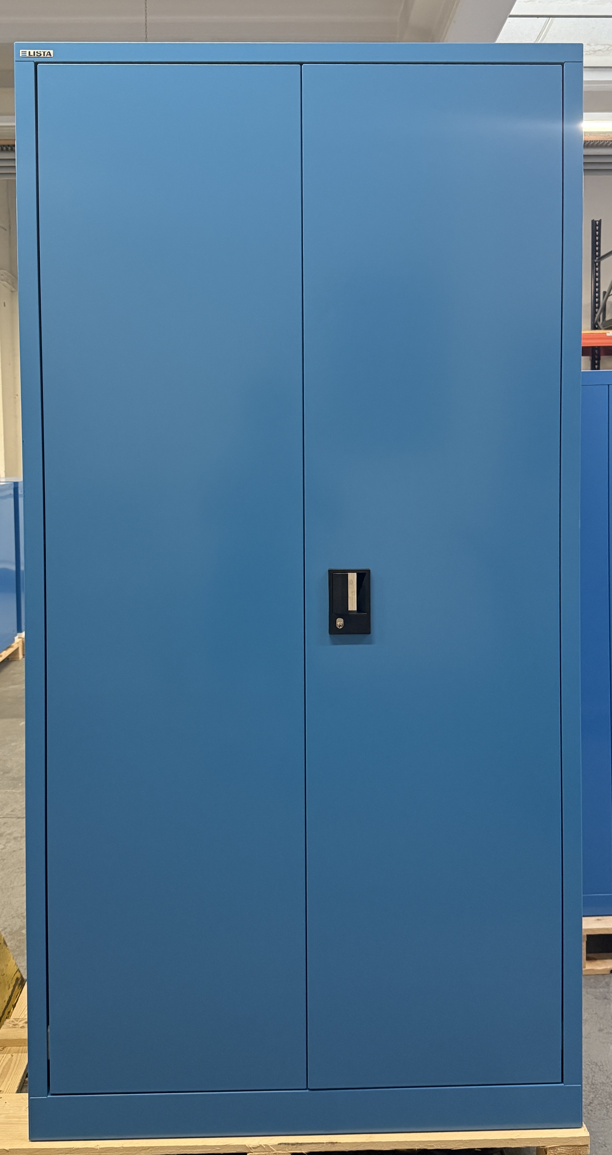 Flügeltürschrank